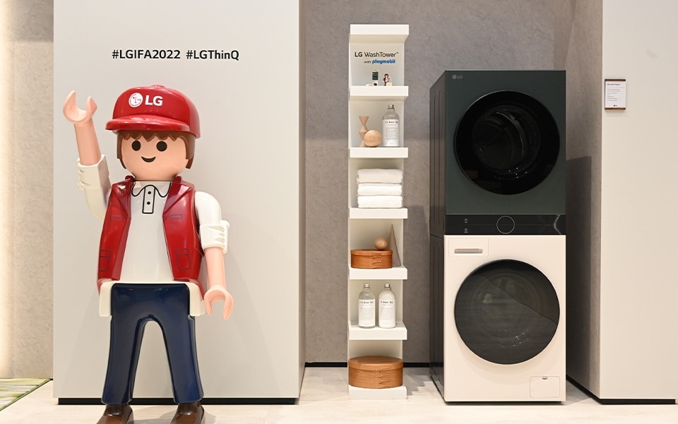 LgPlaymobilSep2022A.jpg