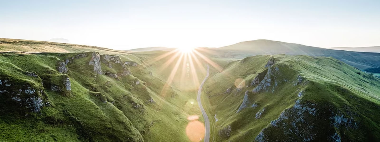 slika zalaska sunce desno na vrhu doline