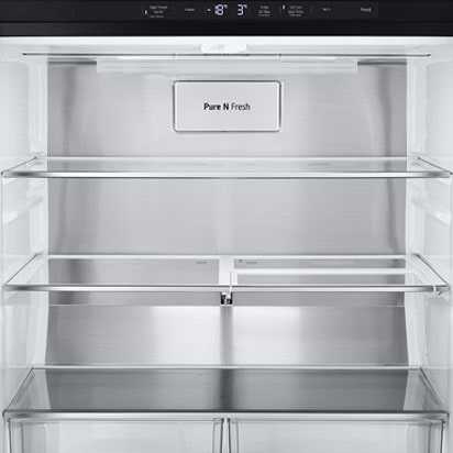 Krupan kadar unutrašnjosti hladnjaka, metalni dovodi zraka na poleđini