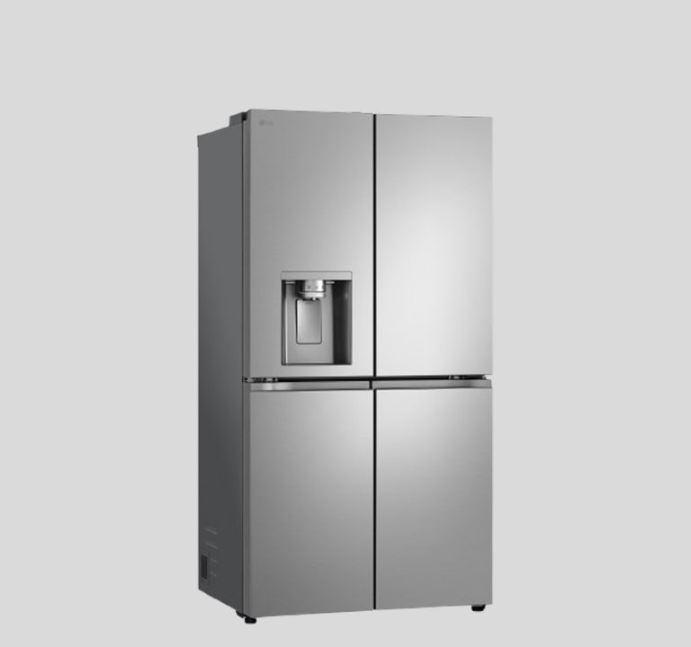 Snimka gornjeg dijela tijela novog LG Multi-Door hladnjaka s više vrata koja naglašava njegova UltraSleek vrata.