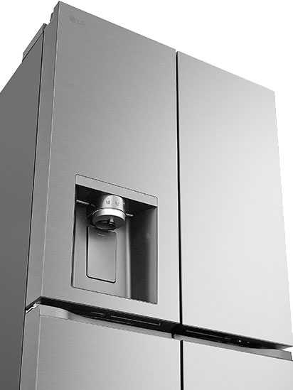 Fotografija gornjeg dijela LG hladnjaka koja naglašava mat crni nehrđajući čelik