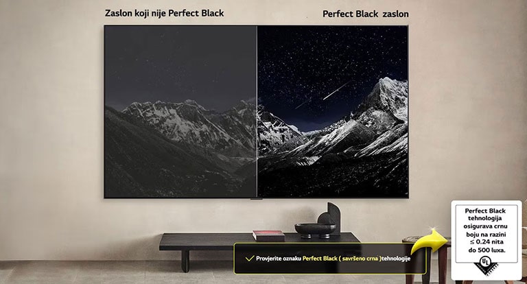Dnevni boravak s televizorom LG OLED TV koji je montiran na zidu. Na televizoru se prikazuje planinski lanac na tamnom večernjem nebu ispunjenom zvijezdama. Scena je podijeljena na pola. Na jednoj strani je mutnija, sivija verzija krajobraza s oznakom: prikaz nesavršeno crne boje. Na drugoj straniji je oku ugodnija slika s većim dinamičkim rasponom crne i bijele boje. Ona ima oznaku: prikaz savršeno crne boje. Vidljiv je i logotip certifikacije, tehnologija savršeno crne boje omogućuje razinu crne boje koja je manja od ili jednaka 0,24 nita do najviše 500 luksa.