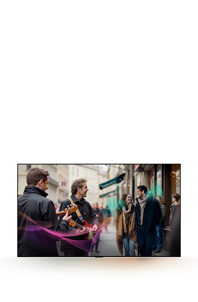 Prometna ulica puna ljudi. Par hoda i razgovara. Nekolicina uličnih izvođača svira gitaru. Apstraktni zvučni valovi izlaze iz svirača gitare i para te pokazuju kako se svaki element zvuka može jasno čuti zahvaljujući opciji AI Object Remastering. 