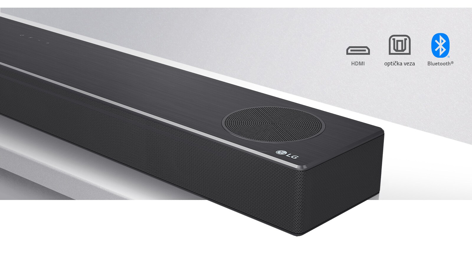 Prikaz izbliza desne strane zvučnika LG Sound Bar s logotipom tvrtke LG u donjem desnom kutu. Ikone za povezivost prikazane su iznad proizvoda.