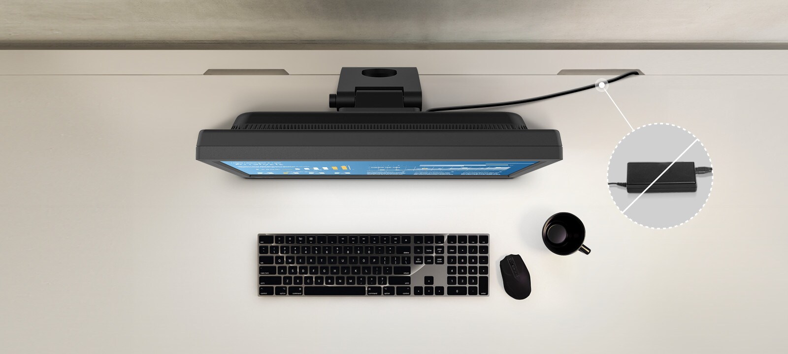 Čist i učinkovito iskorišten prostor stola zahvaljujući LG SXGA monitoru osjetljivom na dodir s ugrađenim napajanjem.