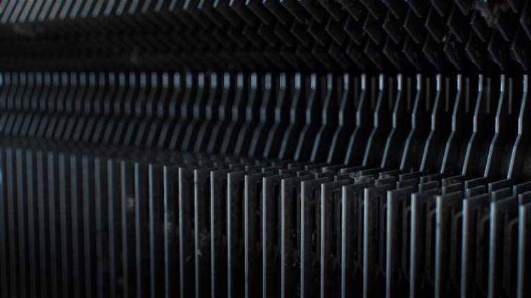 LG klima-uređaj sa značajkom čišćenja ledom zamrzava se, topi i suši kako bi uklonio prljavštinu i klice za temeljito čišćenje.