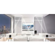 LG Soundbar SP11RA, Niskofrekvencijski zvučnik i dva stražnja zvučnika usmjerena prema gore u dnevnoj sobi. Prikaz zvučnih valova koji izlaze iz stražnjih zvučnika i vraćaju se natrag., SP11RA, thumbnail 5