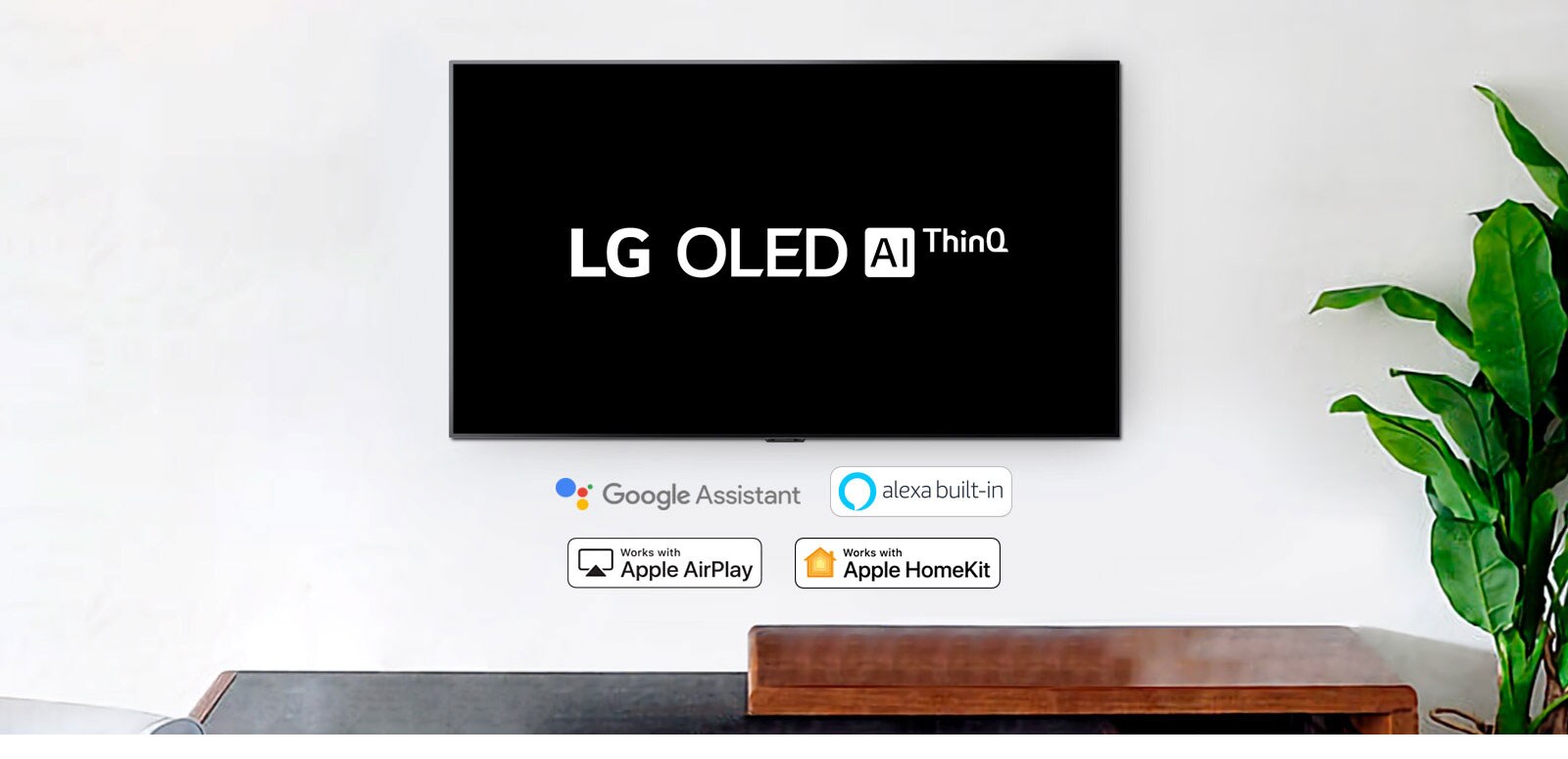 Televizor montiran na zid koji prikazuje logotip LG OLED AI ThinQ na crnoj pozadini