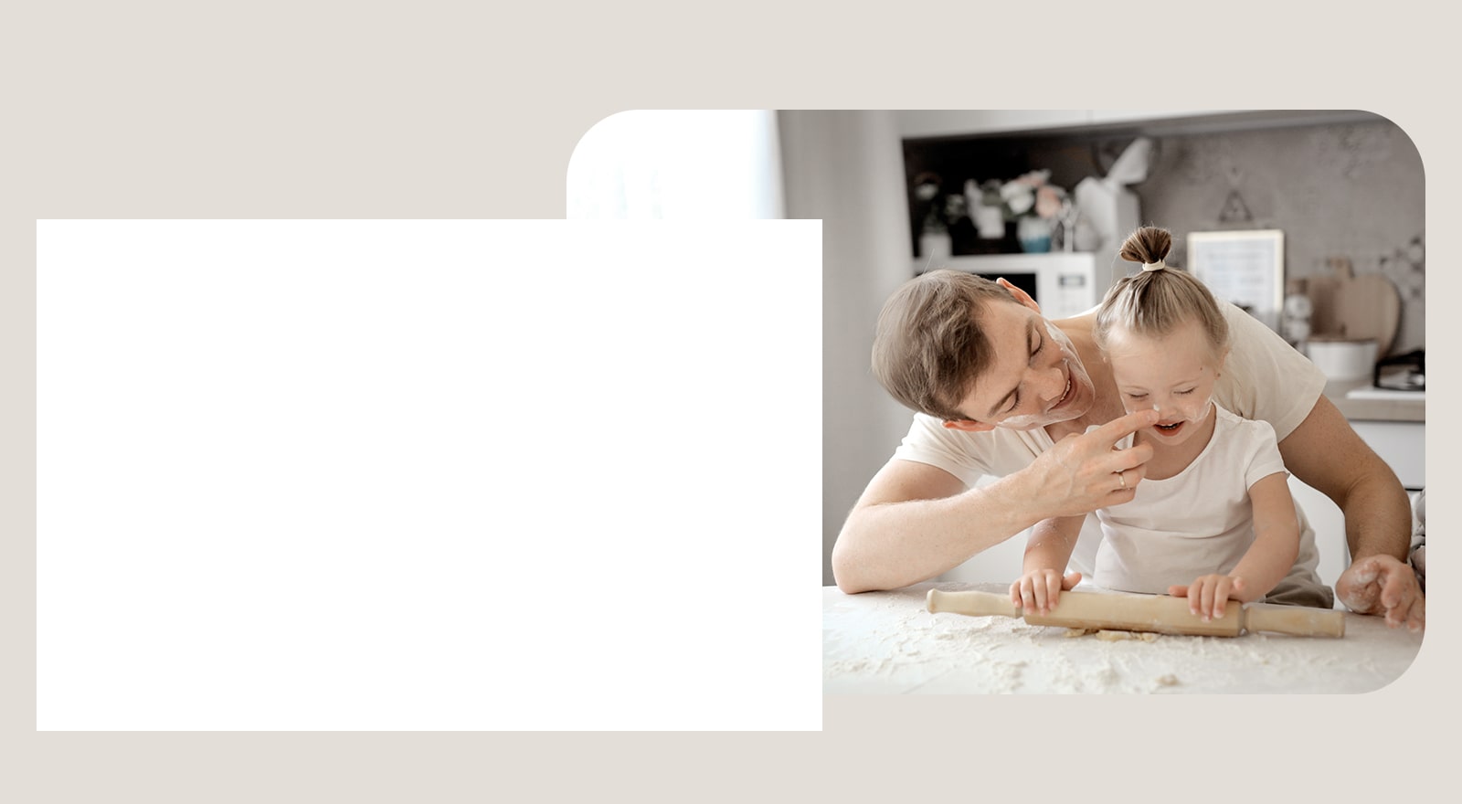 Otac i kćer kuhaju kod kuće