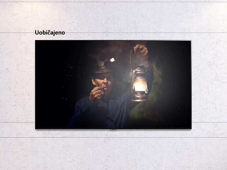 Pomična slika televizora montiranog na zid na kojem se prikazuje mračni prizor muškarca koji drži svjetiljku. Prizor se izmjenjuje na televizoru uobičajene veličine i televizoru LG QNED Mini LED s velikim zaslonom.