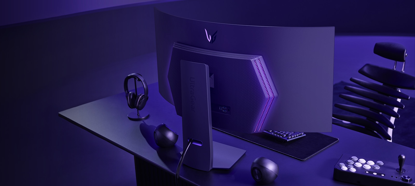 Slika proizvoda s uključenim pozadinskim svjetlom.