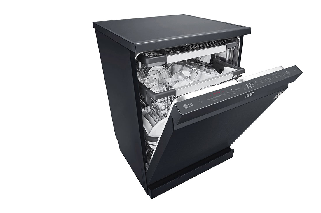 LG QuadWash™ perilica posuđa s TrueSteam™ tehnologijom pranja vodenom parom, vrata s automatskim otvaranjem, 14 kompleta posuđa, ThinQ™ WiFi funkcija, right side with utensils stored , DF587HMS, thumbnail 7