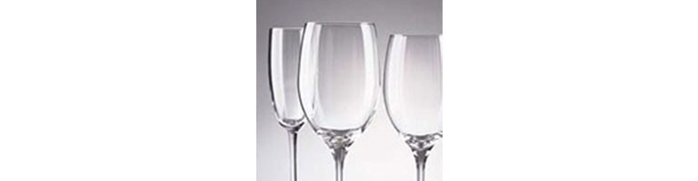 Slika prikazuje blistavo čisto staklo bez mrlja od vode.