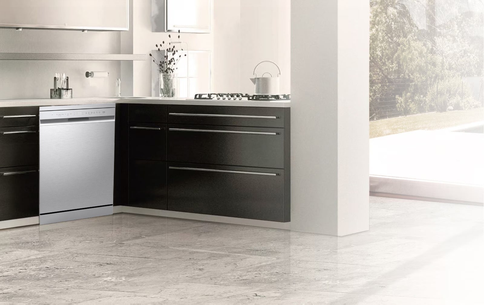 LG samostojeća perilica posuđa s modernim dizajnom koja se može ugraditi u kuhinjski ormarić.