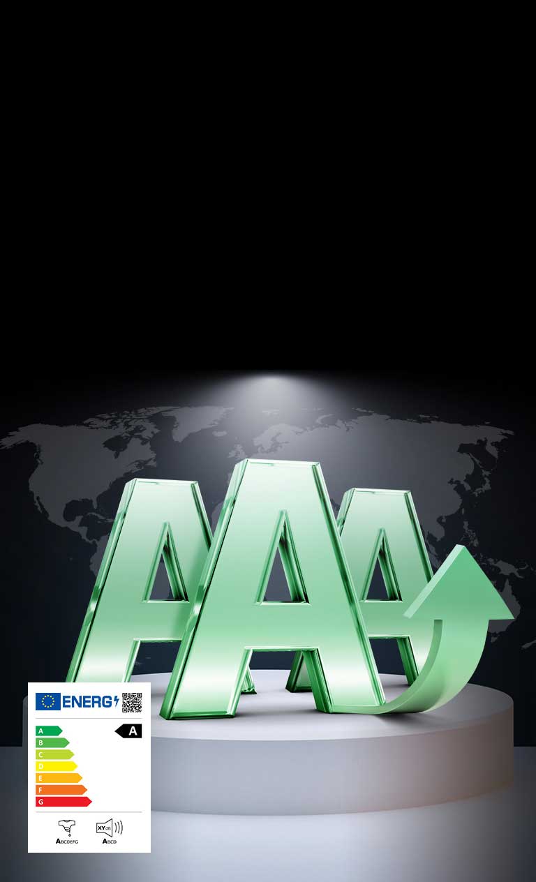 Zemljovid svijeta u crnoj i sivoj boji u pozadini. Zelena boja tiskana velikim slovom A u prvom planu. Na obje strane izvornog slova A pojavljuju se još dva otisnuta velika slova A, a strelica usmjerena prema gore izlazi iz baze. Tri slova A simboliziraju energetsku ocjenu razreda A proizvoda. S lijeve strane nalazi se energetska naljepnica sa strelicom koja pokazuje na najvišu zelenu ocjenu.