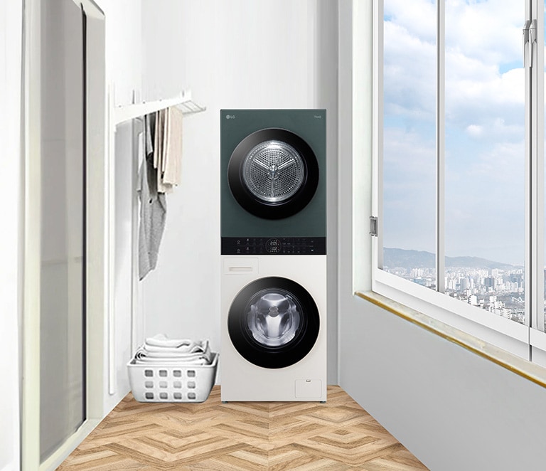 Slika prikazuje WashTower na balkonu.