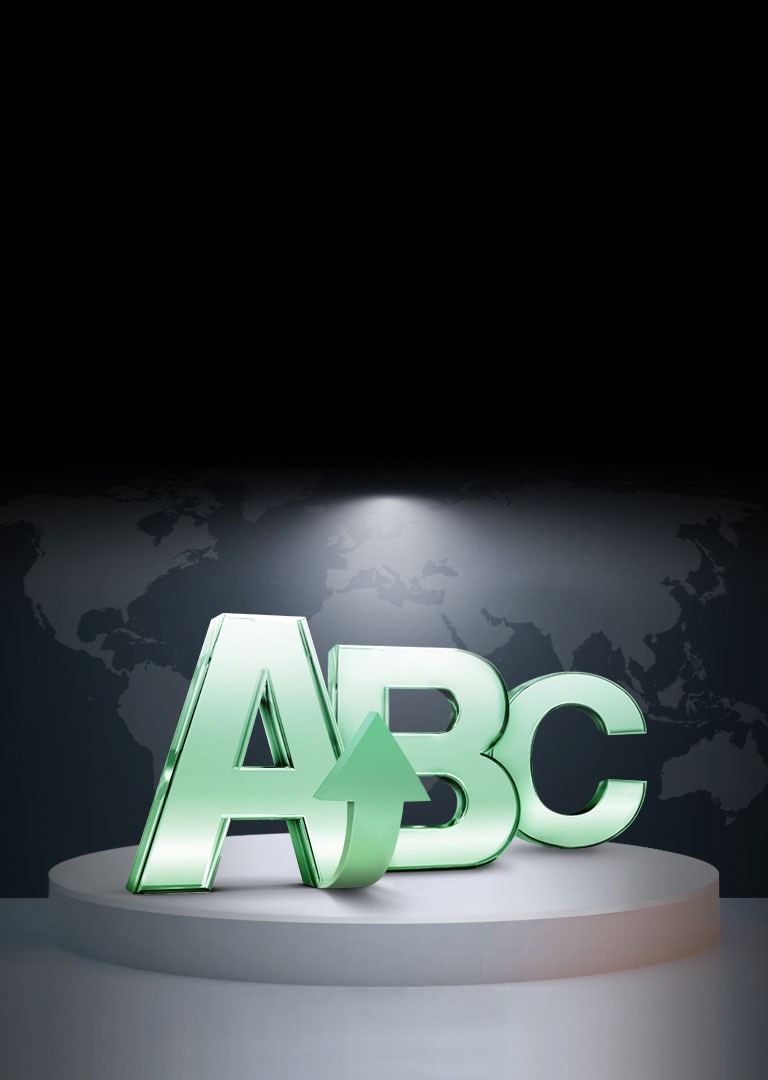 Na pozornici se nalaze slova A, B i C ispred pozadine karte svijeta