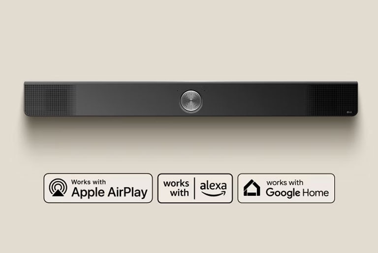 Pogled odozgo na LG Soundbar. Logotip Apple AirPlay Logotip Amazon Alexa Logotip Google Home