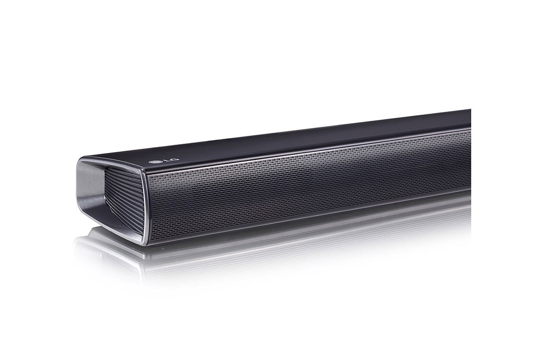 LG Soundbar SQC1, prikaz izbliza prednje strane s lijevom stranom prema naprijed, LG logotip nalazi se na vrhu, SQC1, thumbnail 7