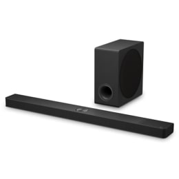Blago zakošen prikaz LG Soundbara S90TY i niskofrekventnog zvučnika (subwoofer)2