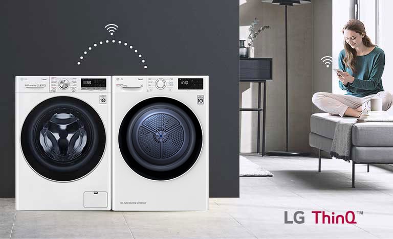 Korisnik samo sjedi na kauču i kontrolira sušilicu i perilicu (perilicu) pomoću aplikacije LG ThinQ.