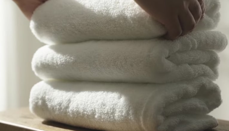 Video koji prikazuje 2. korak: uživajte u mekšim tkaninama nakon korištenja funkcije AI Dry™.