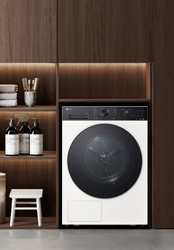Prikaz LG sušilice sprijeda, smještene u moderno uređenom interijeru premium izgleda.