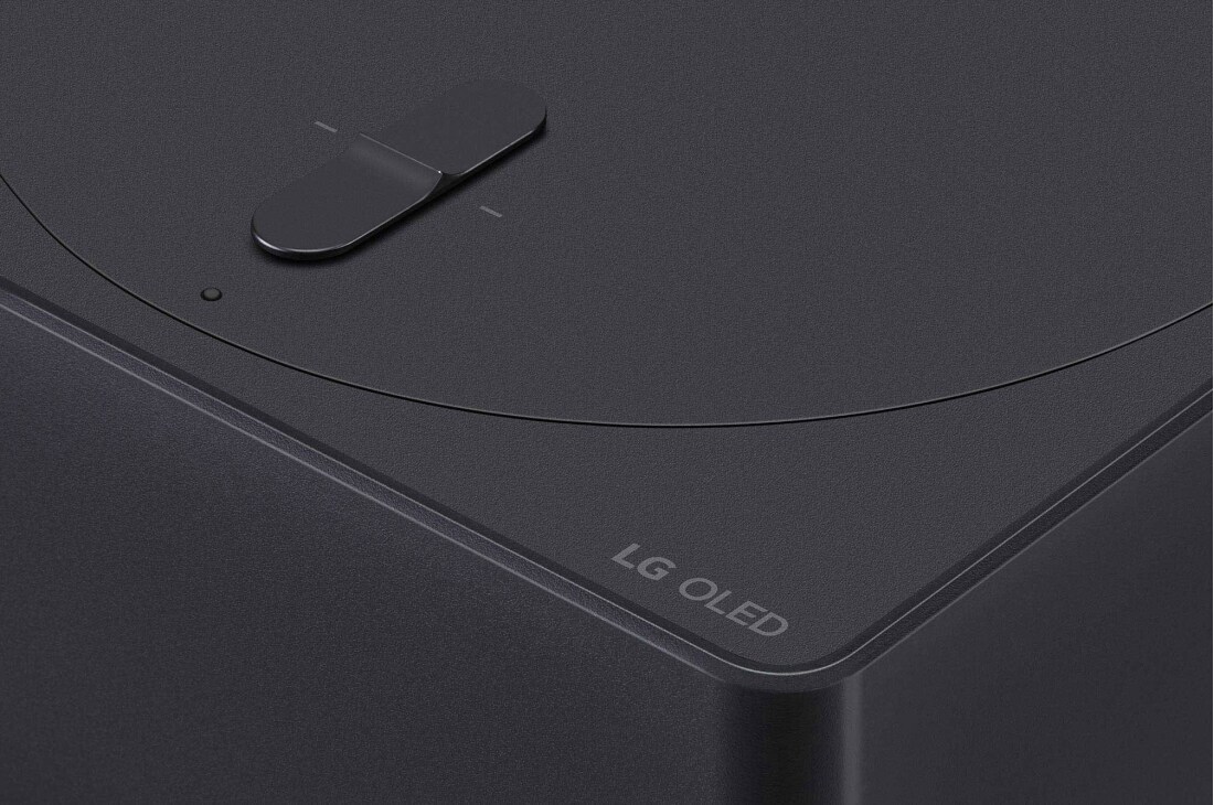 LG Prvi televizor na svijetu sa značajkom istinske bežične povezivosti True Wireless LG OLED evo AI M3 od 77 inča s bežičnim prijenosom slike i zvuka od 4K 120 Hz , Blago zakošen prikaz iz blizine kutije Zero Connect Box s logotipom LG OLED na rubu, OLED77M39LA, thumbnail 10