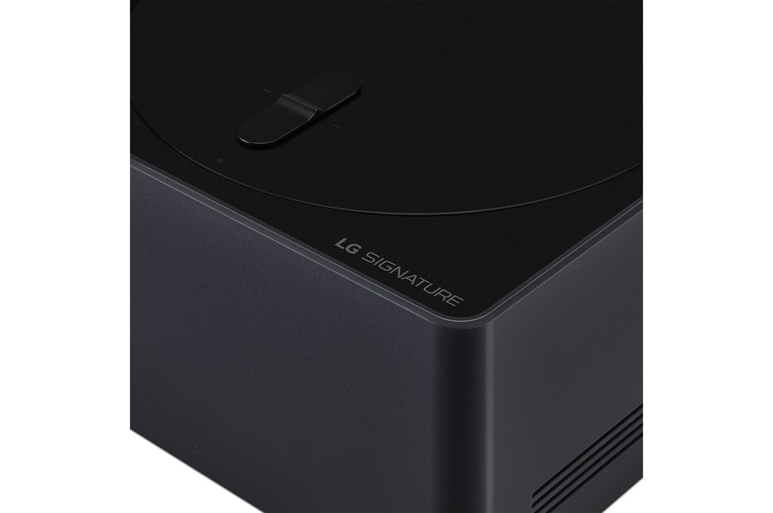 LG Televizor sa značajkom istinskom bežičnom povezivosti LG SIGNATURE OLED M4 True Wireless od 97 inča s bežičnim prijenosom slike i zvuka od 4K 120 Hz , Kutija za bežično povezivanje Zero Connect Box ispred televizora LG SIGNATURE OLED M4, a crveni Wi-Fi signal i zraka crvenog svjetla usmjereni su prema televizoru. Na televizoru se prikazuje balerina , OLED97M49LA, thumbnail 13