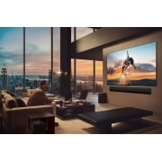 LG OLED evo AI M5 4K Smart TV 2025 od 65 inča, Prostrani dnevni boravak s pogledom na gradski krajolik. LG OLED TV je na stalku. Ultra tanak dizajn čini zaslon impresivnim.  Zero Connect Box je vidljiv, ali skriven. , OLED65M59LA, thumbnail 12