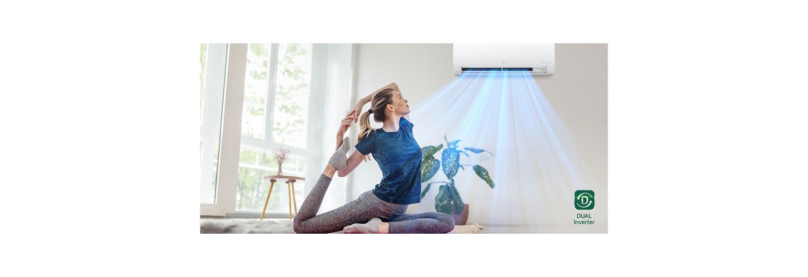 Žena vježba jogu ispod hladnog zraka iz klimatizacijskog uređaja.