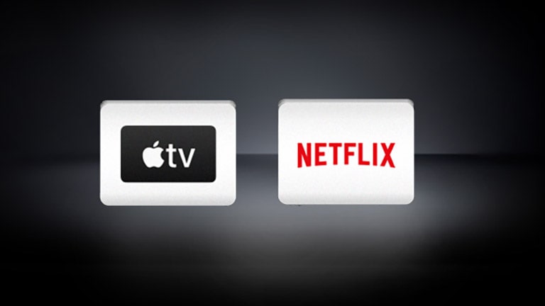 Az Apple TV logo és a Netflix logo vízszintesen elrendezve fekete háttérrel.