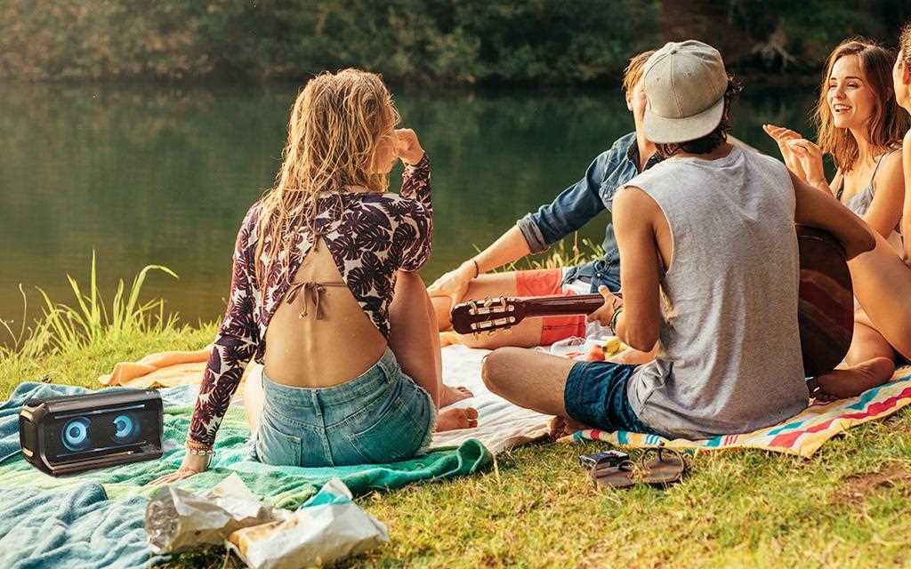 Outdoor picnic party with LG audio speaker PK7 which support bluetooth and waterproof