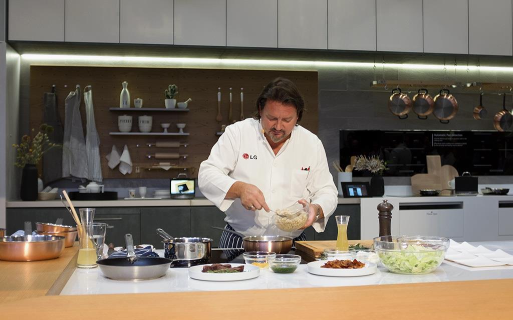 An image of Michelin-star chef Kolja Kleeberg presenting a cooking show at lg premium living zone at Berlin IFA 2017