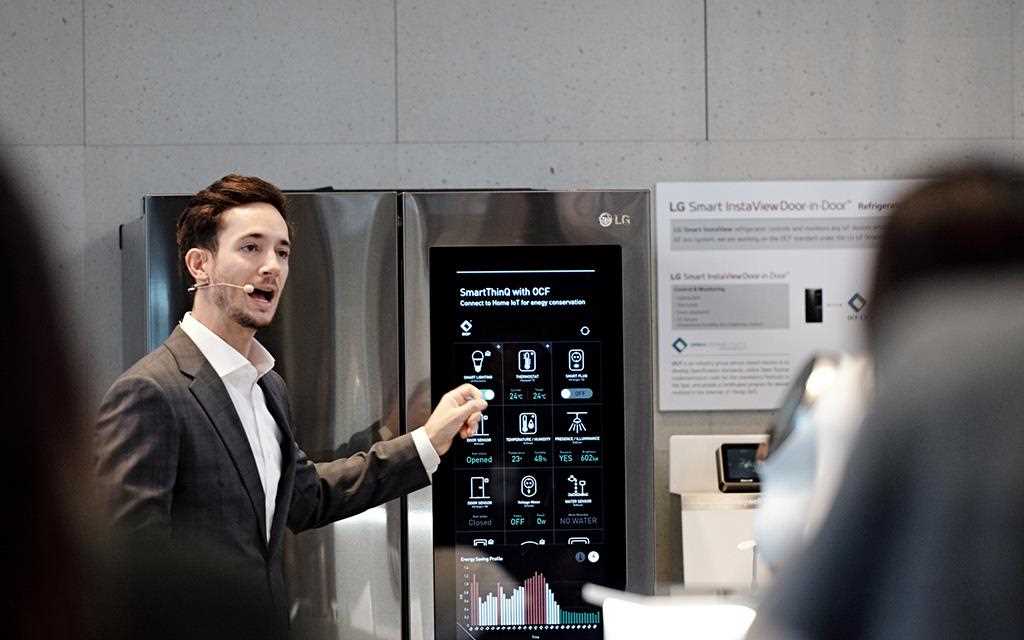 An image of a speaker presenting the lg instaview refrigerator at Berlin IFA 2017.