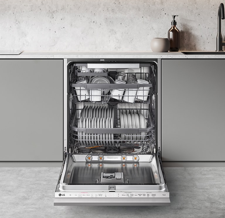 צילום של איך להתאים מדפי מדיח כלים כך שיתאימו לסוגים שונים של כלים.