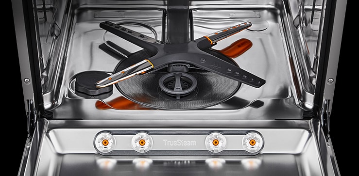 פנים מדיח הכלים מפלדת אל-חלד.