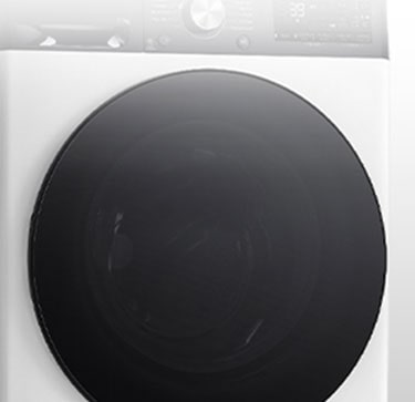 תמונה של מכונת כביסה בה ניתן לראות בבירור את דלת הזכוכית המחוסמת.