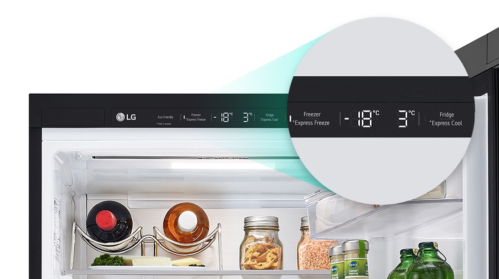 תקריב על כפתור Express Cool שממוקם בחלק העליון של המקרר.