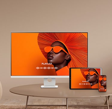 תמונה המציגה מסכי LG Smart Monitor במשרד ובבית.