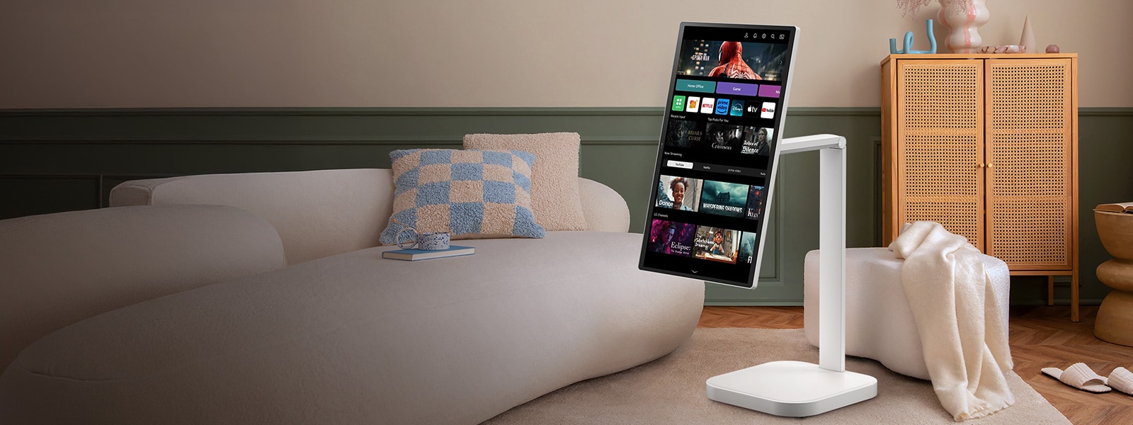 תמונה של תצוגה שמשלבת מסך חכם ומעמד.