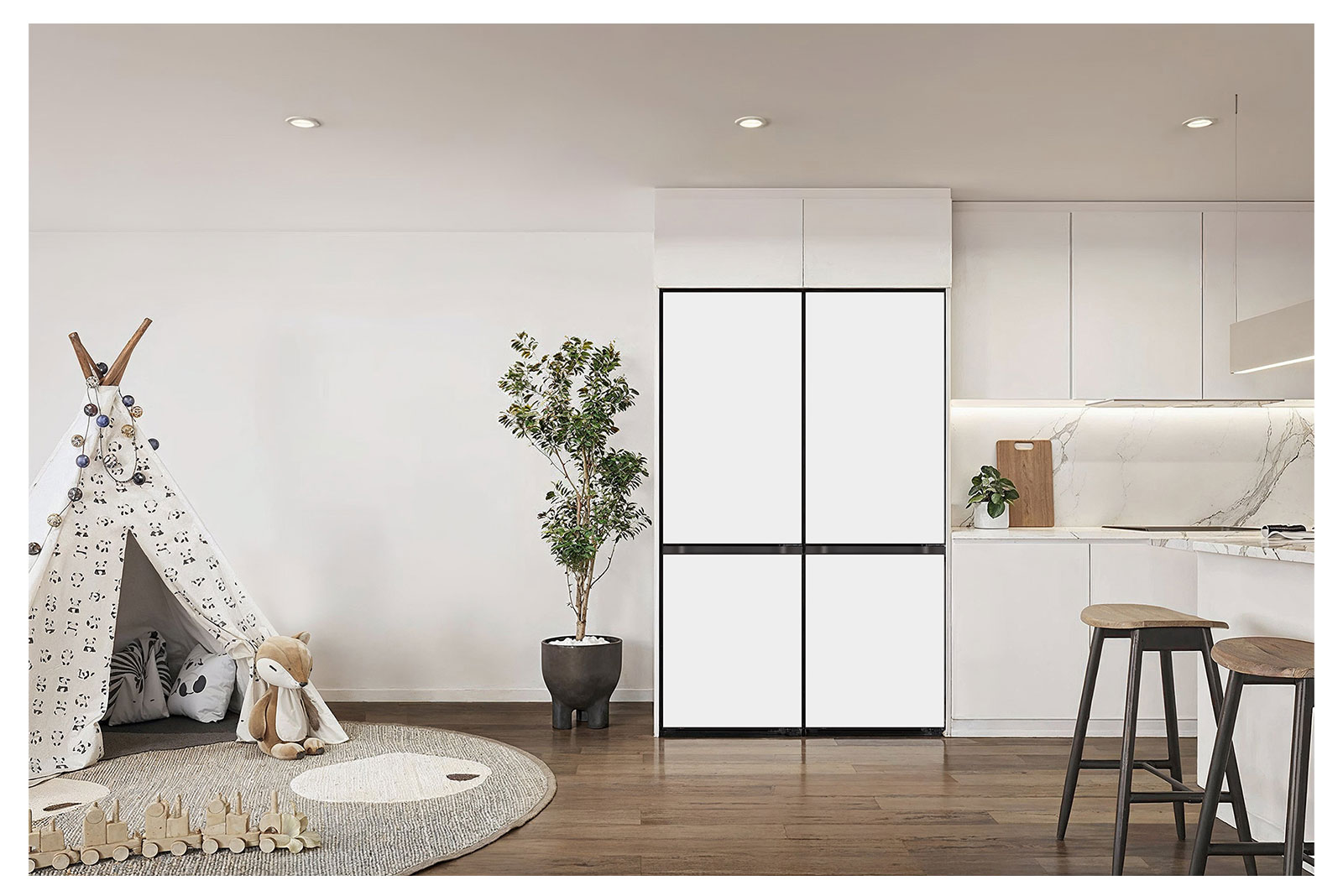 Pair_M-VB2_TW_SatinWhite_Lifestyle-01
