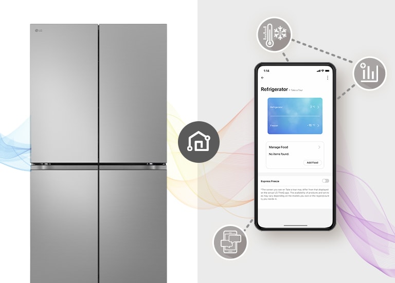 רואים אישה מרחוק, יושבת בנוחות ליד שולחן ועובדת. יש רמקול בינה מלאכותית על השולחן. מתרחקים מהאישה, הקירות ומקרר ה-InstaView בזכוכית שחורה מתמקמים.