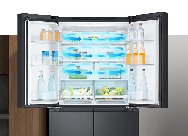 בתוך המקרר המלא במזון מוצגים חיצים כחולים, המסמלים קור, משני הצדדים.