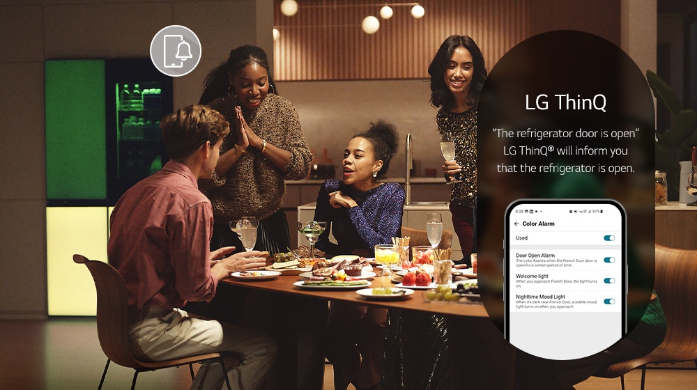 התראה קופצת ליד האנשים במסיבה