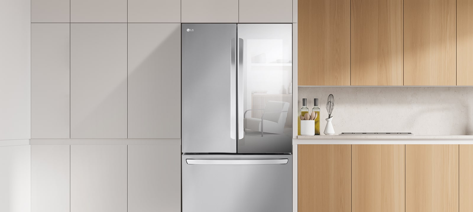 סמל דפיקה מוצג על מסך דלת המקרר במטבח