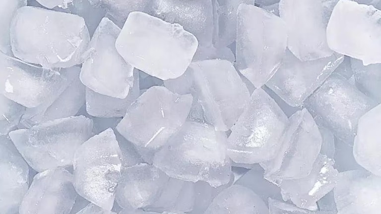 תמונה של חתיכות קרח