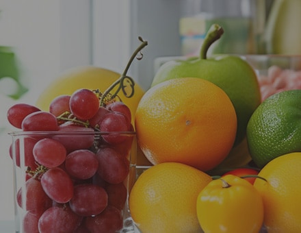 מקרר LG עם פירות טריים משתמש בטכנולוגיית ™LinearCooling כדי לאטום את הטריות ולשמור על איכות המזון לאורך זמן.