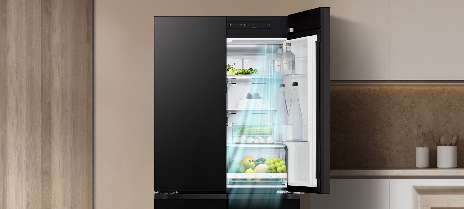 מקרר LG עם טכנולוגיית ™+Door Cooling מספק קירור מהיר ואחיד, ומסייע לשמור על טריות המזון לאורך זמן.