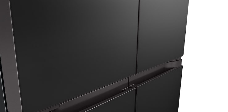 מקרר LG בעיצוב דלת אחיד וחלק, למראה מעודן ואלגנטי.